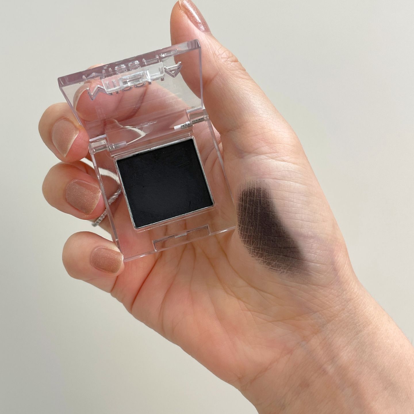 missha-black-eyeshadow-overview-02.jpg