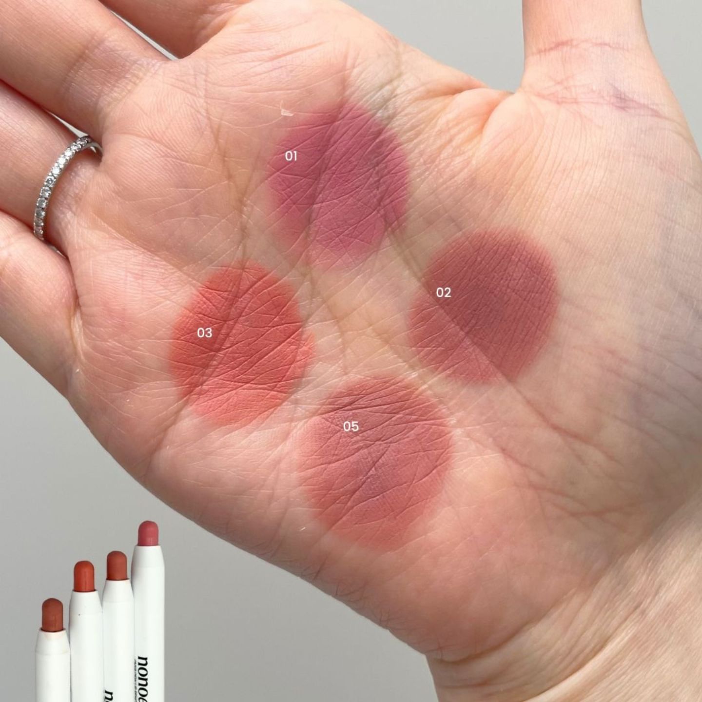 노노어 립 펜슬 4컬러 손목 발색컷 (nonoer lip pencil 4 shade arm swatch)