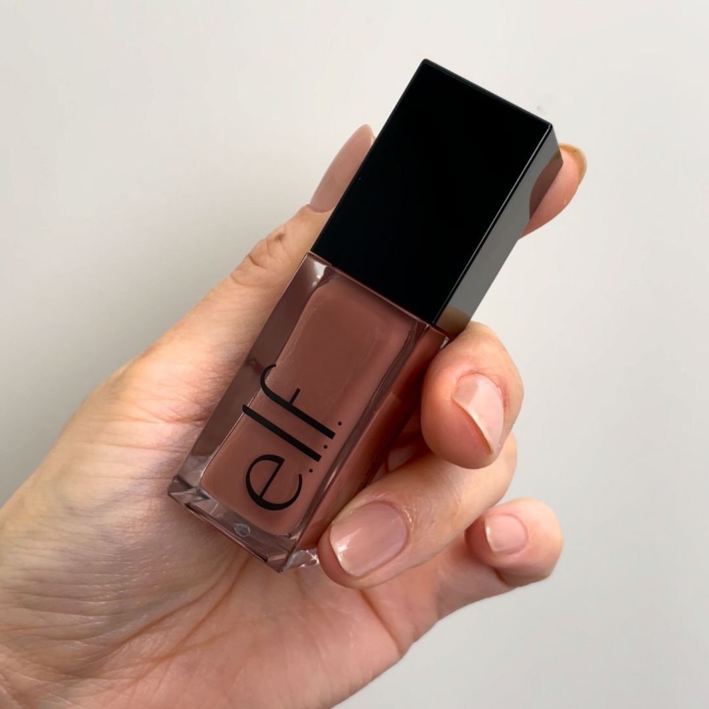 허니 톡스 립 오일 디테일컷 (e.l.f. Glow Reviver Lip Oil Honey Talks product closeup)
