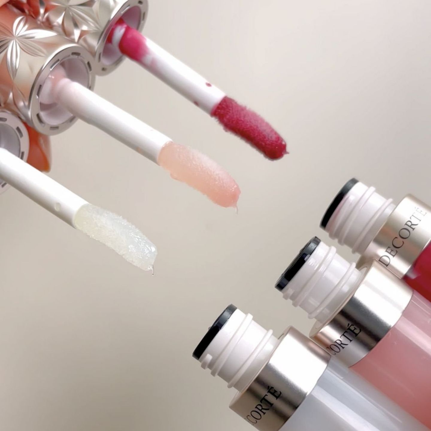 데코르테 립 세럼 전 컬러 라인업 (Decorté Plumping Lip Serum all colors display)