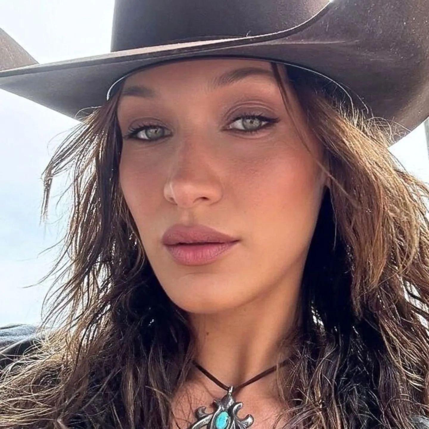 웨스턴 스타일 카우걸 메이크업 감성컷 (western cowgirl makeup mood inspired by Bella Hadid)