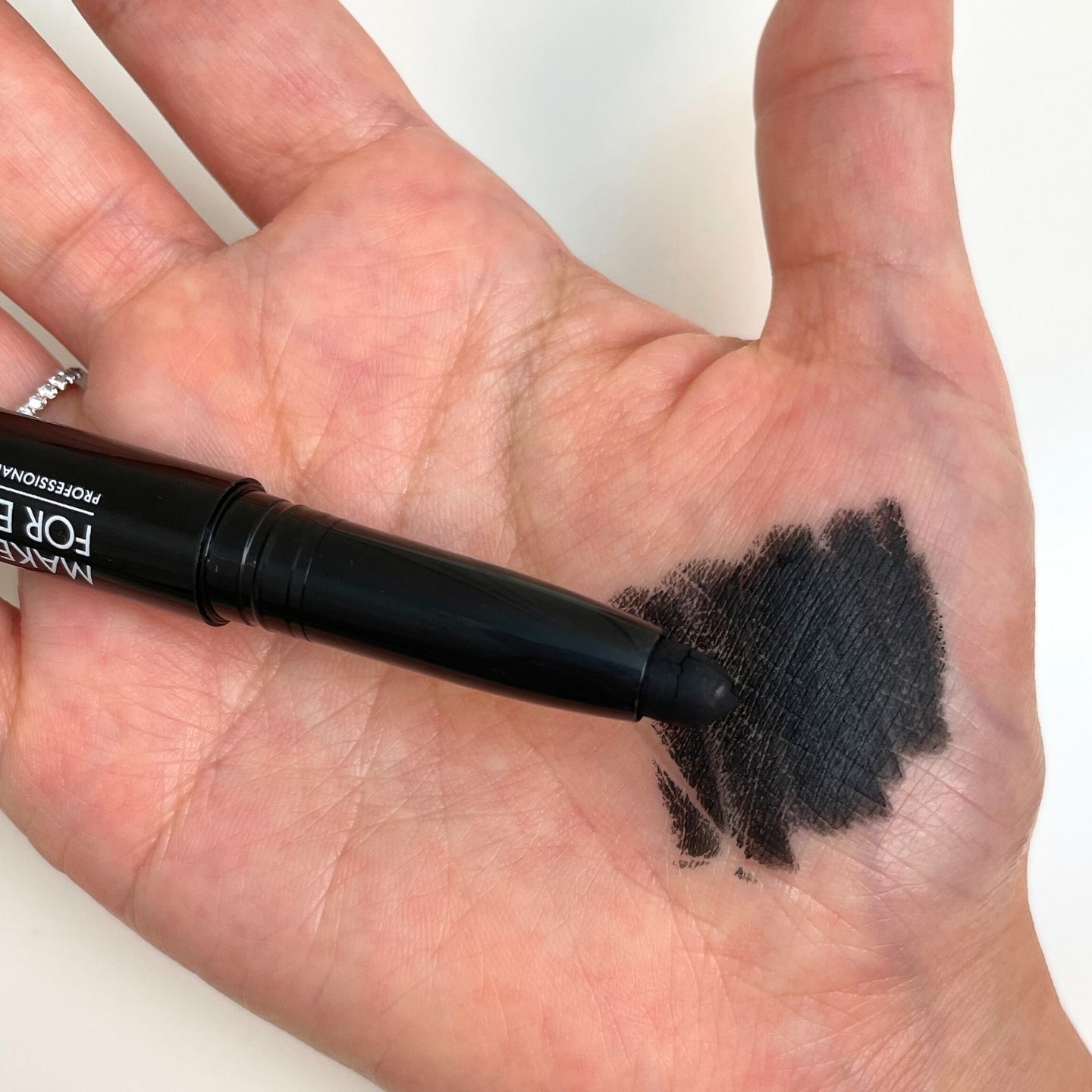 메이크업포에버 블랙 섀도우 발색 (waterproof black pencil shadow swatch)
