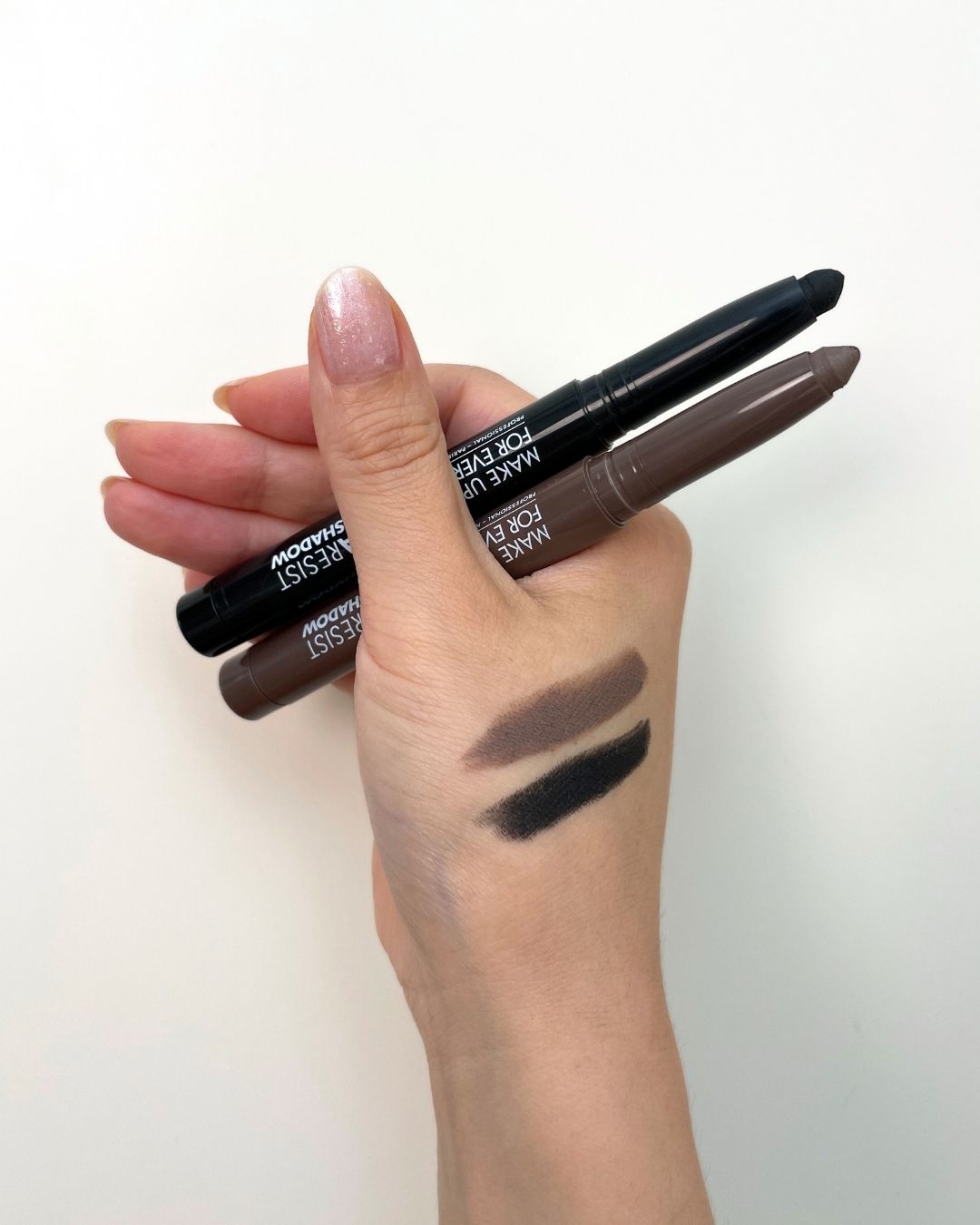 메이크업포에버 아쿠아 레지스트 펜슬 섀도우 메인컷 (MAKE UP FOR EVER Aqua Resist smoky shadow main image)