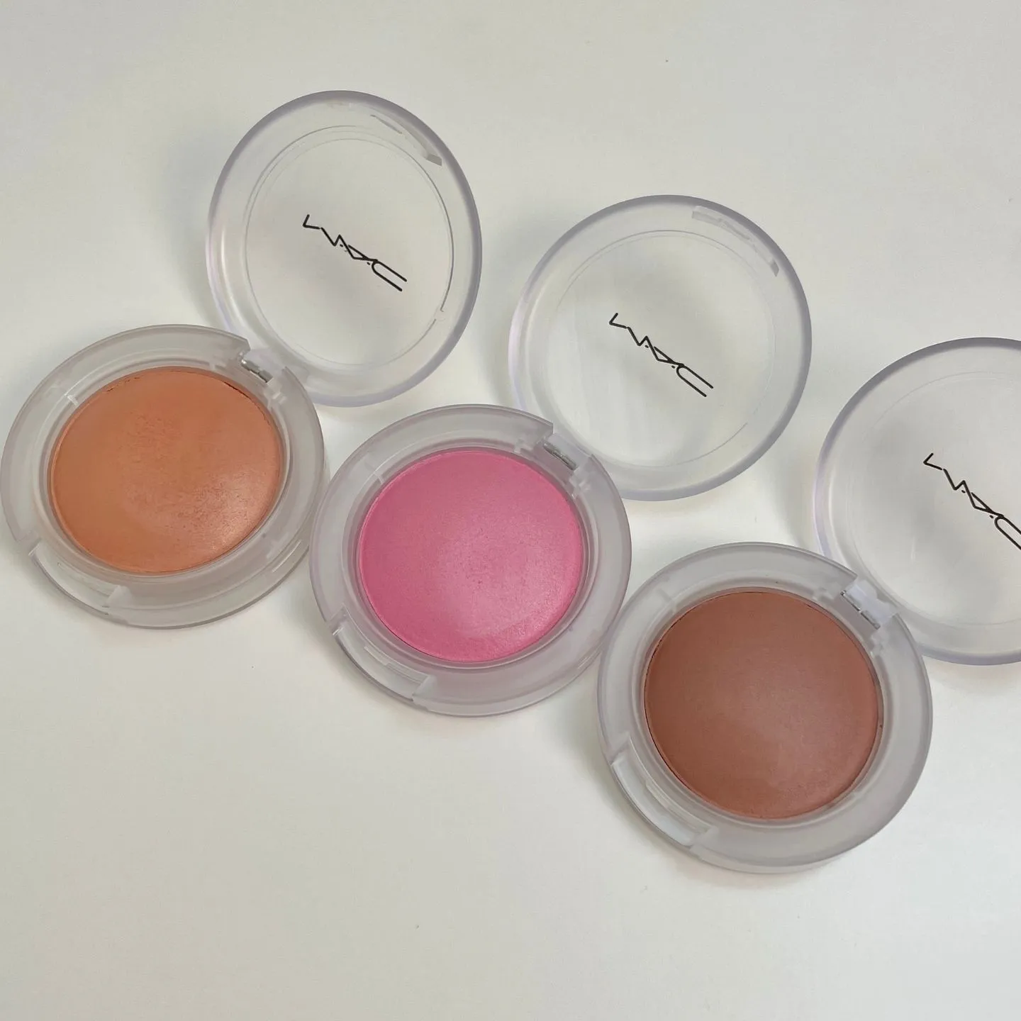 맥 글로우 플레이 블러쉬 3컬러 제품컷 (MAC Glow Play Blush all colors shot)