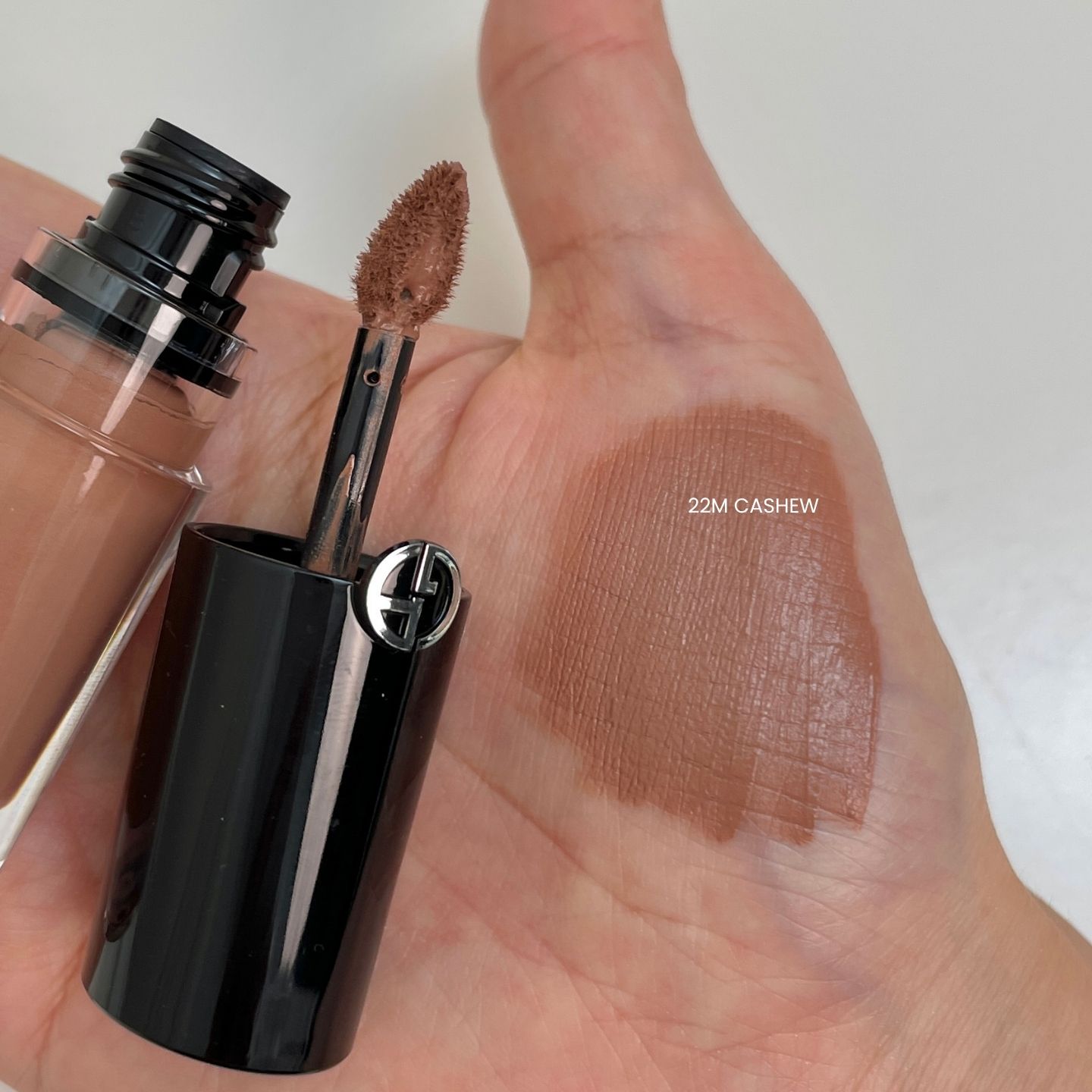 아르마니 아이틴트 캐슈 컬러 발색 (Armani Eye Tint Cashew swatch)