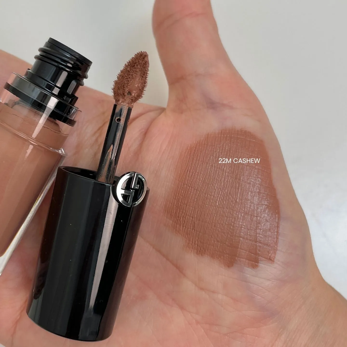 아르마니 아이틴트 캐슈 컬러 발색 (Armani Eye Tint Cashew swatch)