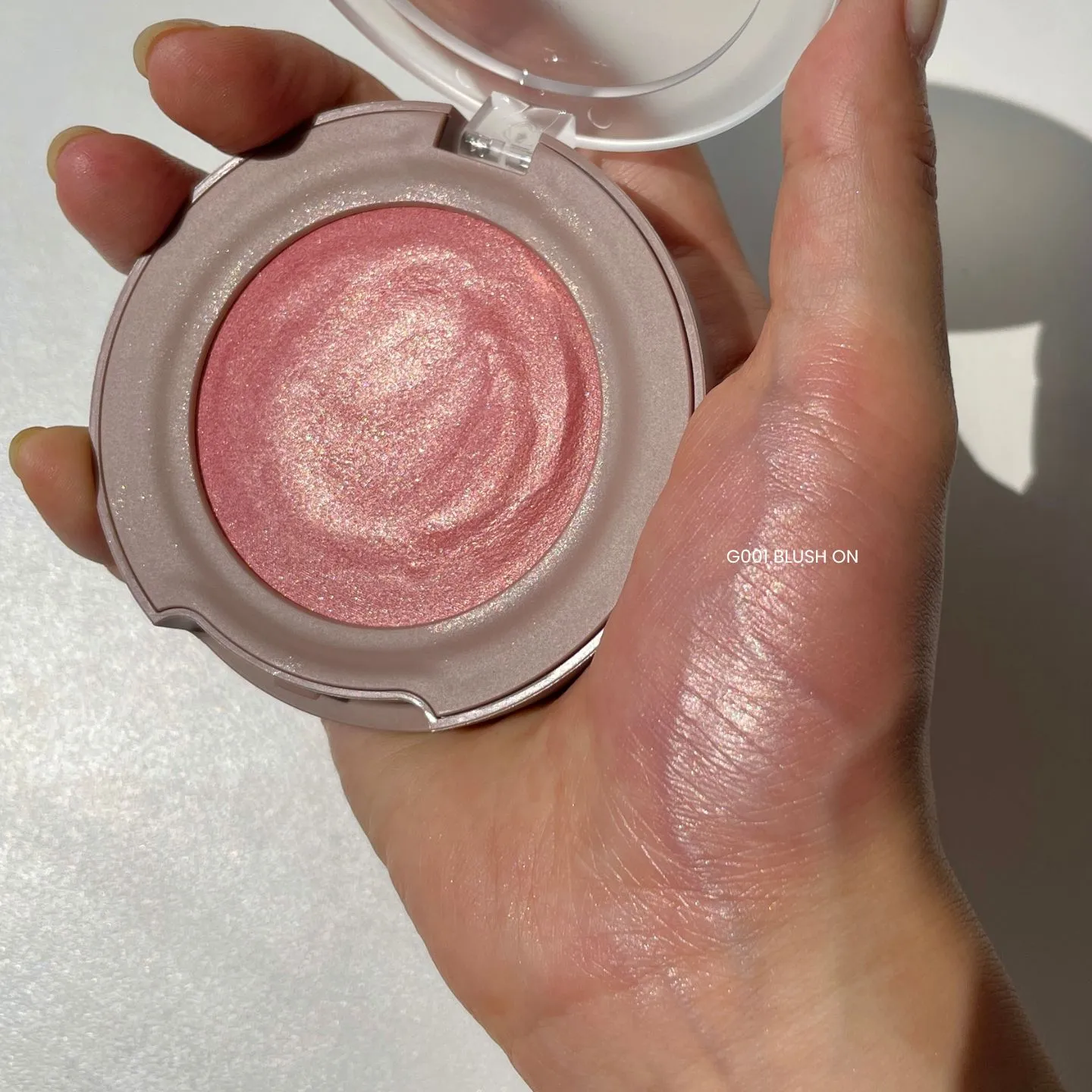 G001 BLUSH ON 손목 발색: 힌스 글로우 치크 블러시 온 컬러 손목 발색 (Hince Glow Cheek Blush On wrist swatch)