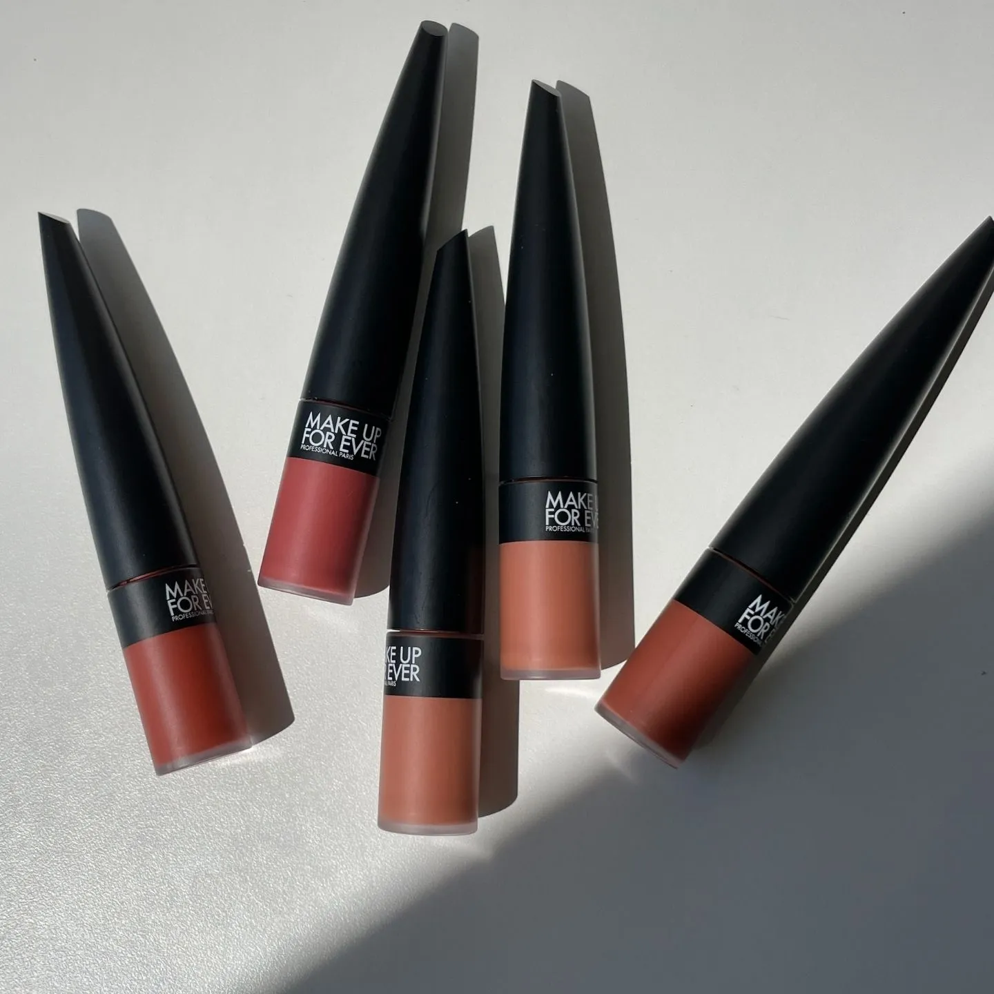 메이크업포에버 루즈 아티스트 포에버 매트 립 제품 컷 (MAKE UP FOR EVER Rouge Artist Forever Matte lipstick image)