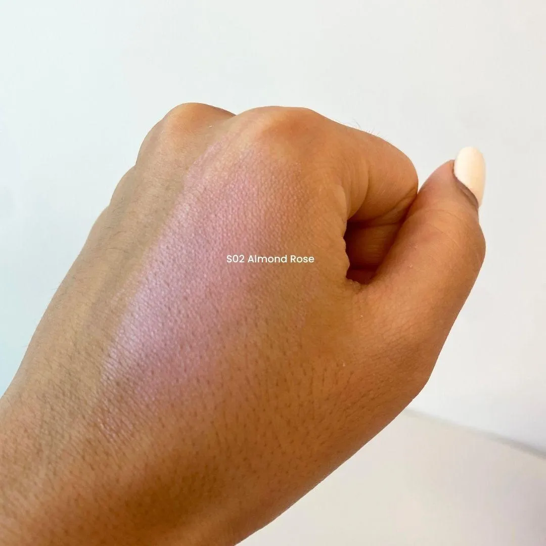 ํด๋ฆฌ์ค ์์ผ์
๋ธ๋ฌ์ฌ ํญ S02 Almond Rose ์๋ฑ ๋ฐ์ (CLIO Essential Blush Tap S02 Almond Rose hand swatch)