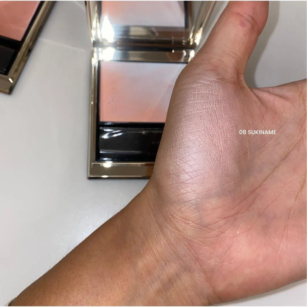 SUQQU 블러링 컬러 블러쉬 08 SUKINAME 손등 발색 (SUQQU Blurring Color Blush 08 Sukiname hand swatch)