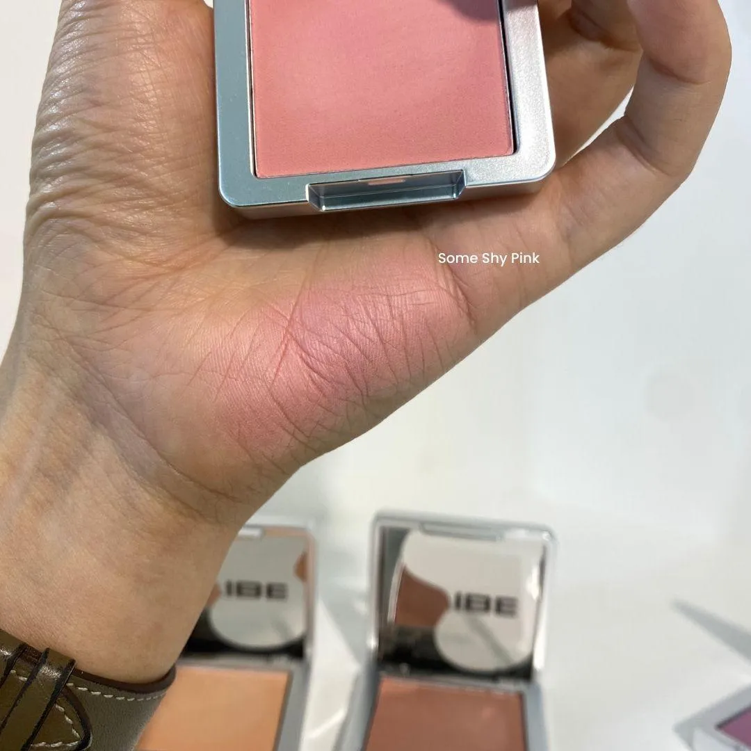 FIVEVIBE Tone Layer Blusher Some Shy Pink 손목 발색 — 파이브바이브 섬 샤이 핑크 스와치 (FIVEVIBE Some Shy Pink wrist swatch)