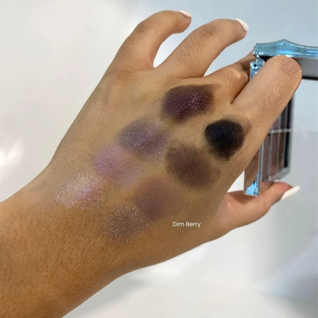 리스키 피그먼트 아이섀도우 팔레트, 딤 베리 손등 발색 (RISKY Pigment Eyeshadow Palette Dim Berry hand swatch)