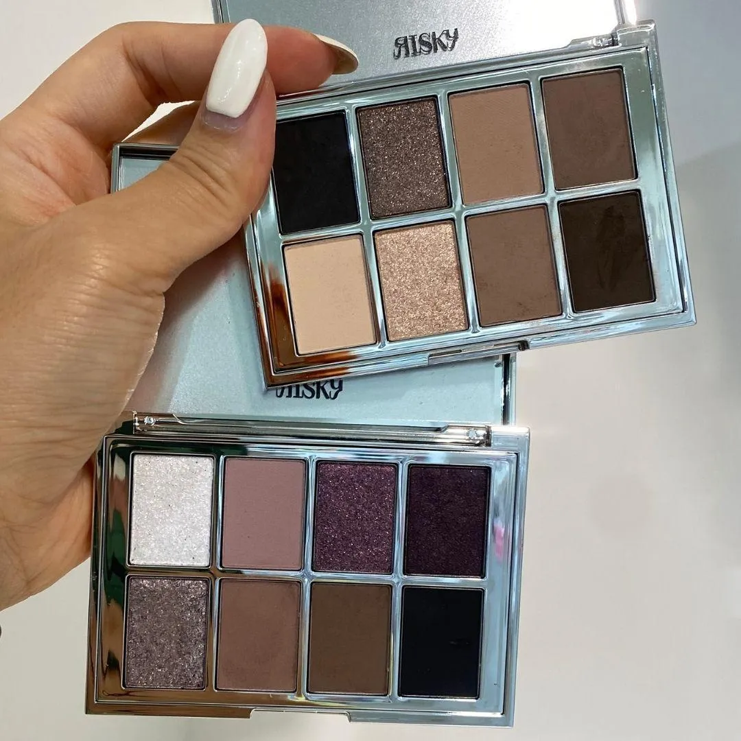 리스키 피그먼트 아이섀도우 팔레트 누드·스모키 (RISKY Pigment Eyeshadow Palette nude smoky mood main cut)