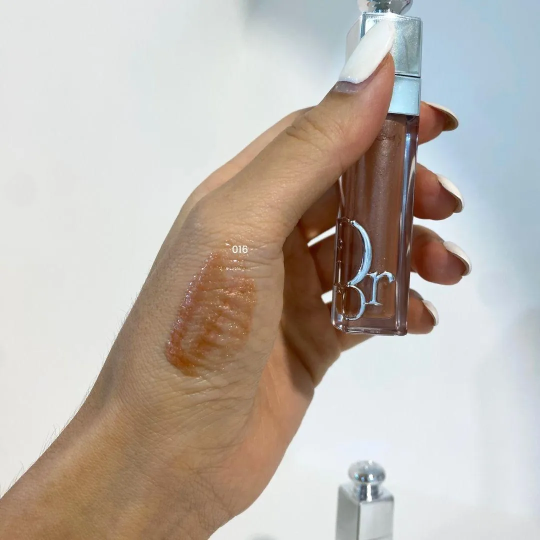 디올 어딕트 립 맥시마이저 016 손등 발색 (DIOR Addict Lip Maximizer 016 hand swatch)