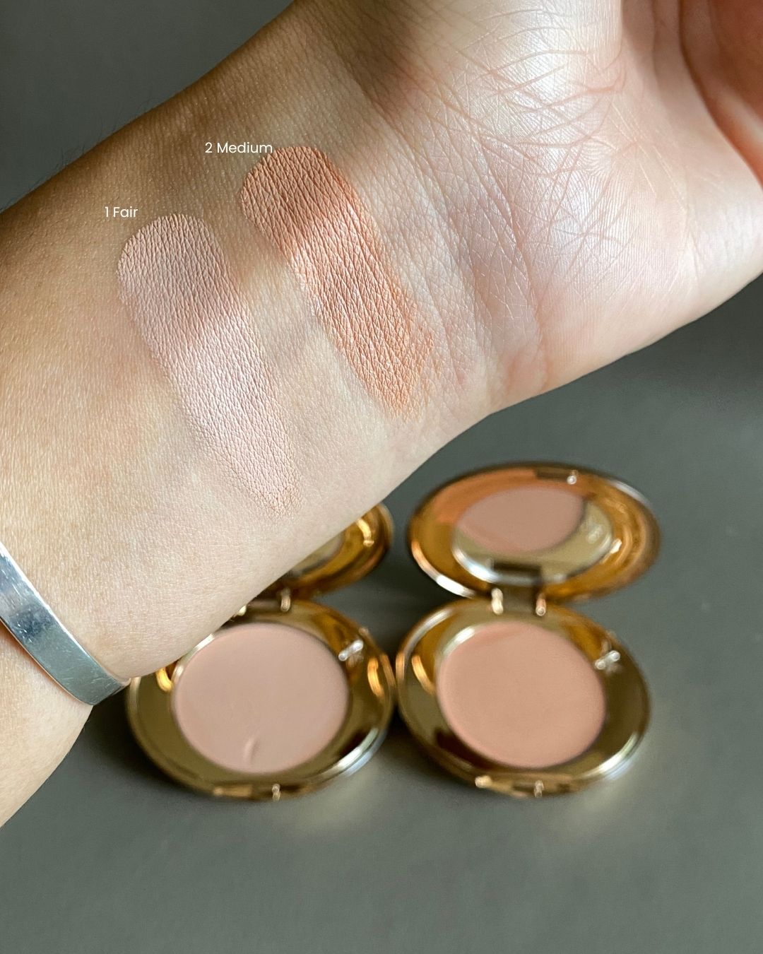샬롯 틸버리 매직 배니시 1 페어·2 미디엄 (Charlotte Tilbury Magic Vanish 1 Fair 2 Medium main image)