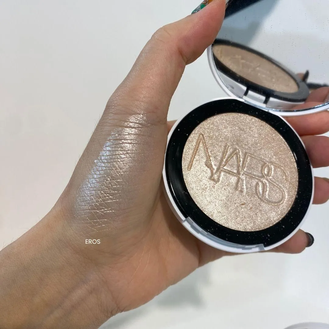 나스(NARS) 라이트 리플렉팅 루미나이징 파우더 EROS 발색 (NARS Light Reflecting Luminizing Powder EROS hand swatch)