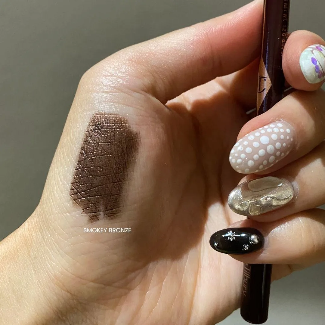 샬롯 틸버리 Quick Kajal Long-Lasting Eye Pencil, SMOKEY BRONZE 컬러 발색샷 (Charlotte Tilbury Smokey Bronze swatch photo)