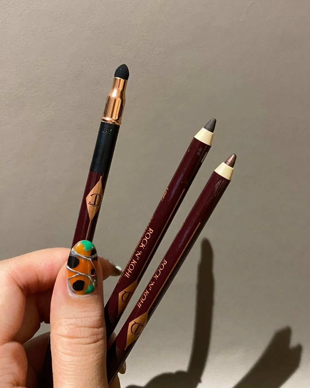 샬롯 틸버리 Quick Kajal Long-Lasting Eye Pencil, 크림타입 텍스처 메인 (Charlotte Tilbury creamy pencil main)