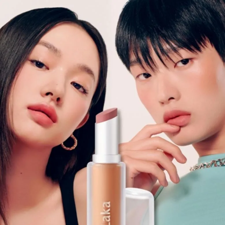 라카 벌키 매트 립스틱, 402 투 로즈 손목 발색 (LAKA Bulky Matte Lipstick 402 To Rose wrist swatch)