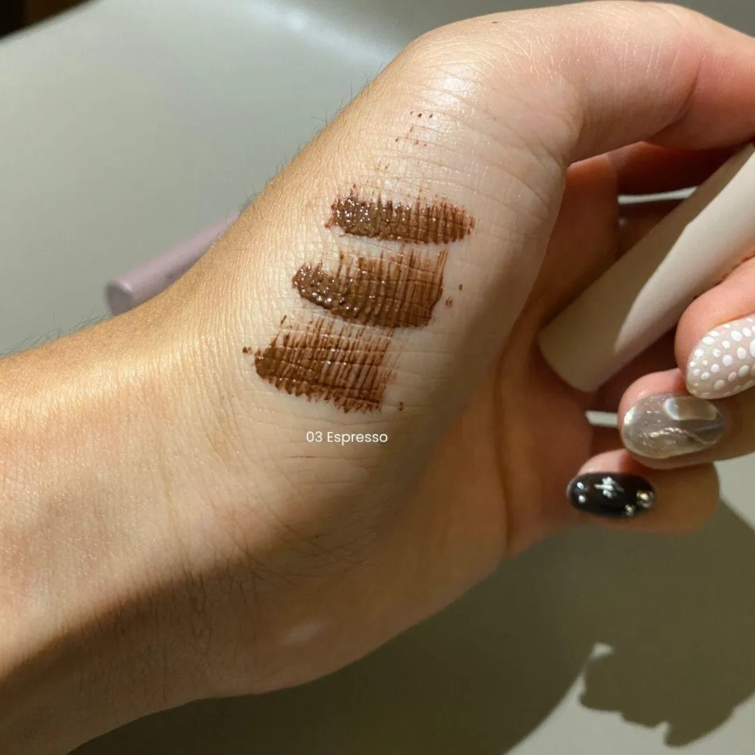 뮤드 인스파이어 스키니 컬링 마스카라 03 에스프레소 발색 (MUDE Inspire Skinny Curling Mascara 03 Espresso swatch)