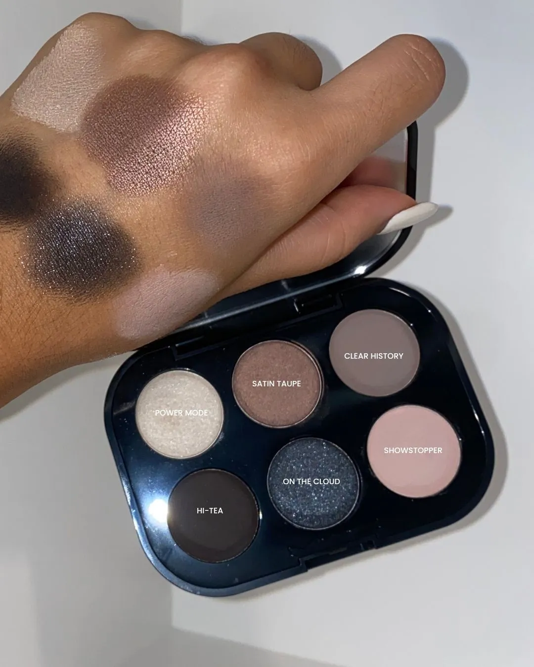 맥 커넥트 인 컬러 아이섀도우 팔레트 엔크립티드 크립토나이트 메인 컷 (MAC Connect In Colour Eye Shadow Palette Encrypted Kryptonite main image)