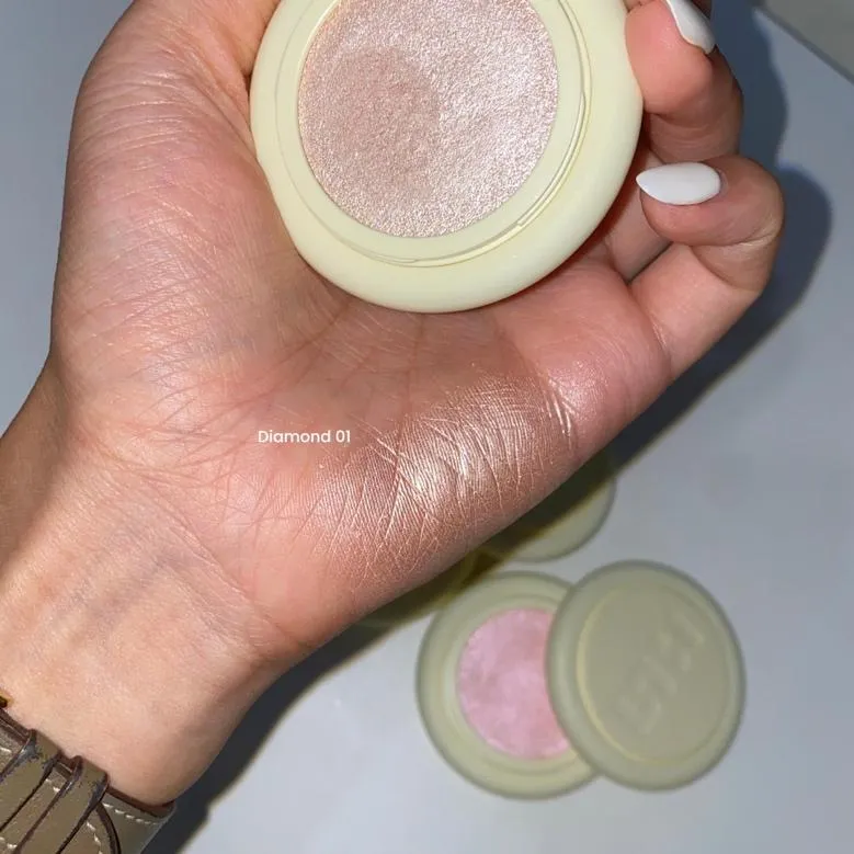 ์๋ฏธํค์ด์ฆ ๋ทฐํฐ ์ํํธ ์คํธ๋ก๋ธ ํ์ด๋ผ์ดํฐ, ๋ค์ด์๋ชฌ๋ ์ปฌ๋ฌ ๋ฐ์ (SIMIHAZE BEAUTY Soft Strobe Highlight Diamond swatch)