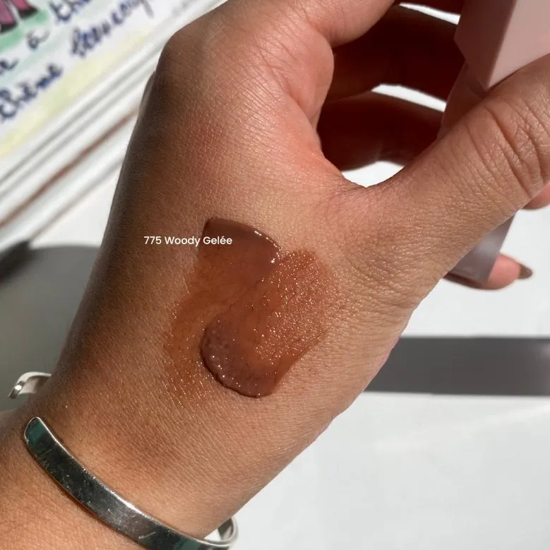 딘토 블러 젤리 플럼핑 립 틴트 775 우디 젤리 실물 발색 (Dinto Blur-Jelly Plumping Lip Tint 775 Woody Gelée real swatch)