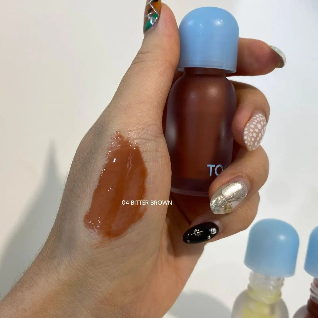 토코보 립 오일 Bitter Brown 발색 (TOCOBO Juicy Berry Plumping Lip Oil Bitter Brown swatch)