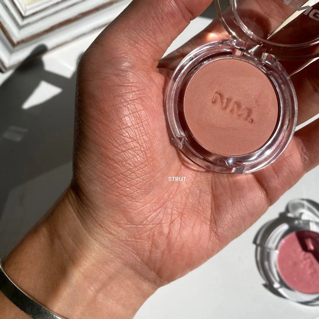 ๋ค์ด๋ฐ ํ๋ฌํผ ํ์ฐ๋ ๋ธ๋ฌ์ฌ ์คํธ๋ฟ ์ปฌ๋ฌ ์ค๋ฌผ ๋ฐ์ (NAMING Fluffy Powder Blush Strut real swatch)