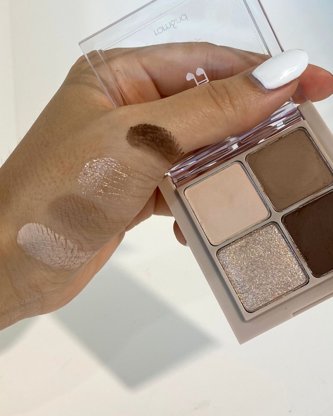 롬앤 베러 댄 아이즈 말린 메밀꽃 아이섀도우 메인 이미지 (rom&nd Better Than Eyes M02 Dry Buckwheat Flower main image)