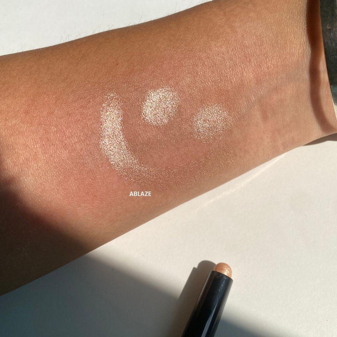 λμ€ ν ν μΈλμ
μμ΄μλμ° μ€ν± ABLAZE λ°μ (NARS Total Seduction Eyeshadow Stick ABLAZE swatch)