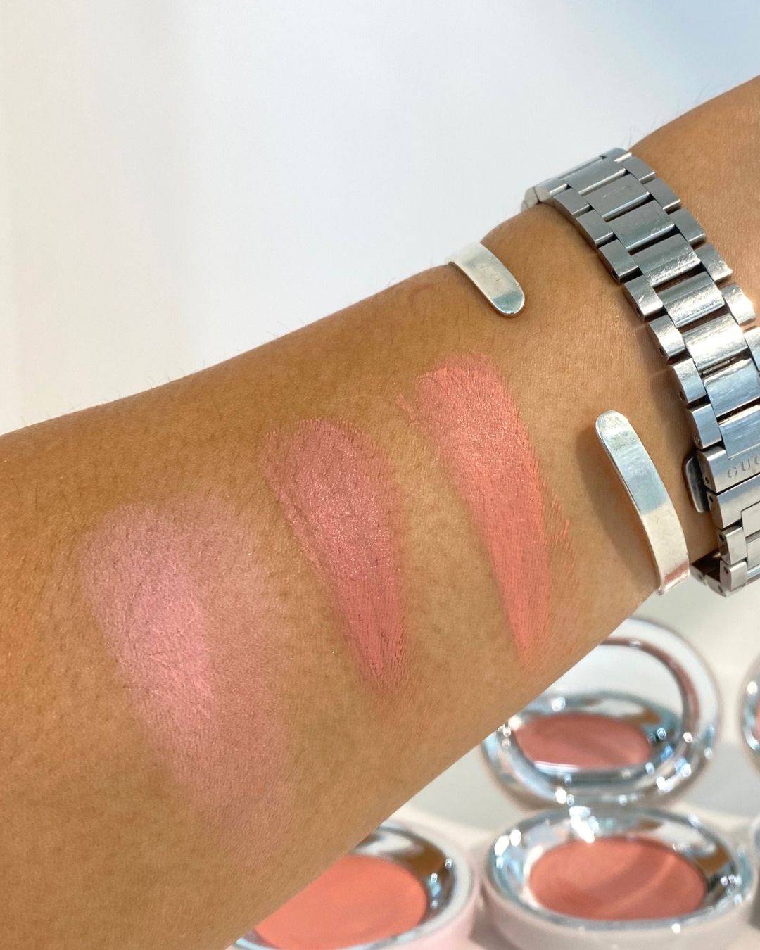 투크 새틴 도화 밤 블러셔 발색 메인컷 (TOOQ Satin Dohwa Balm blush swatch main image)