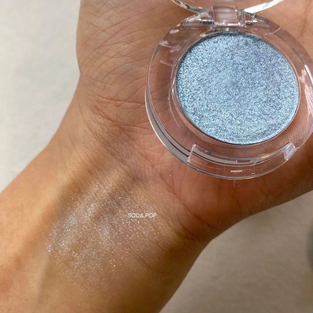 바닐라코 하이퍼 홀로 빔 아이 글리터 SV01 몬스터 발색 (BANILA CO Hyper Holo Beam Eye Glitter SV01 Monster swatch)