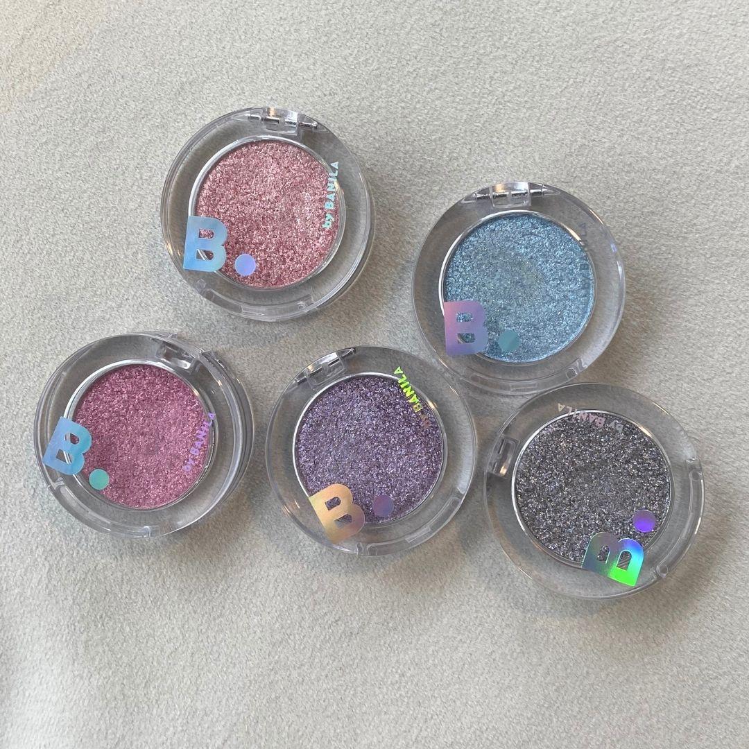 바닐라코 하이퍼 홀로 빔 아이 글리터 발색 리뷰 메인 컷 (BANILA CO Hyper Holo Beam Eye Glitter swatch main image)