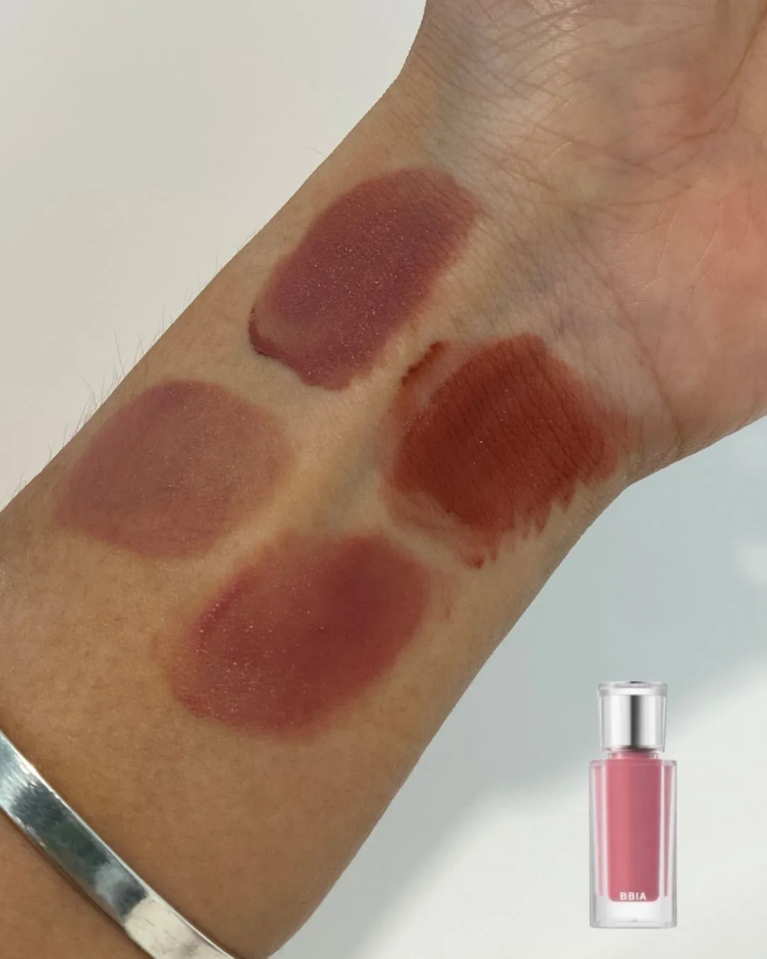 삐아 라스트 벨벳 틴트 발색 리뷰 메인 컷 (BBIA Last Velvet Tint swatch main image)