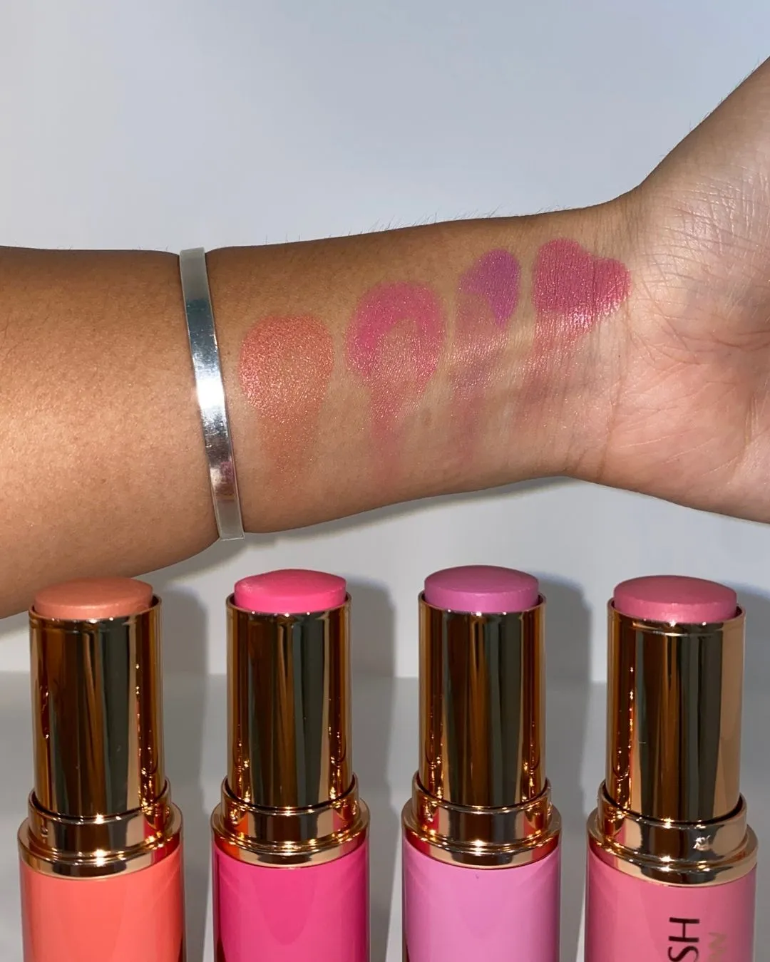 샬롯 틸버리 언리얼 블러쉬 메인 컷 (CHARLOTTE TILBURY Unreal Blush main image)