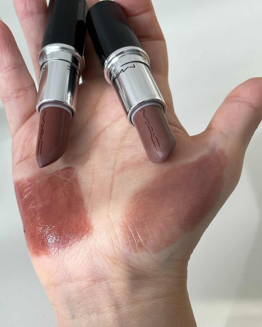 맥 러스터글래스 립스틱 누드 립 컬러 대표 이미지 (MAC Lustreglass Lipstick nude lip color representative image)