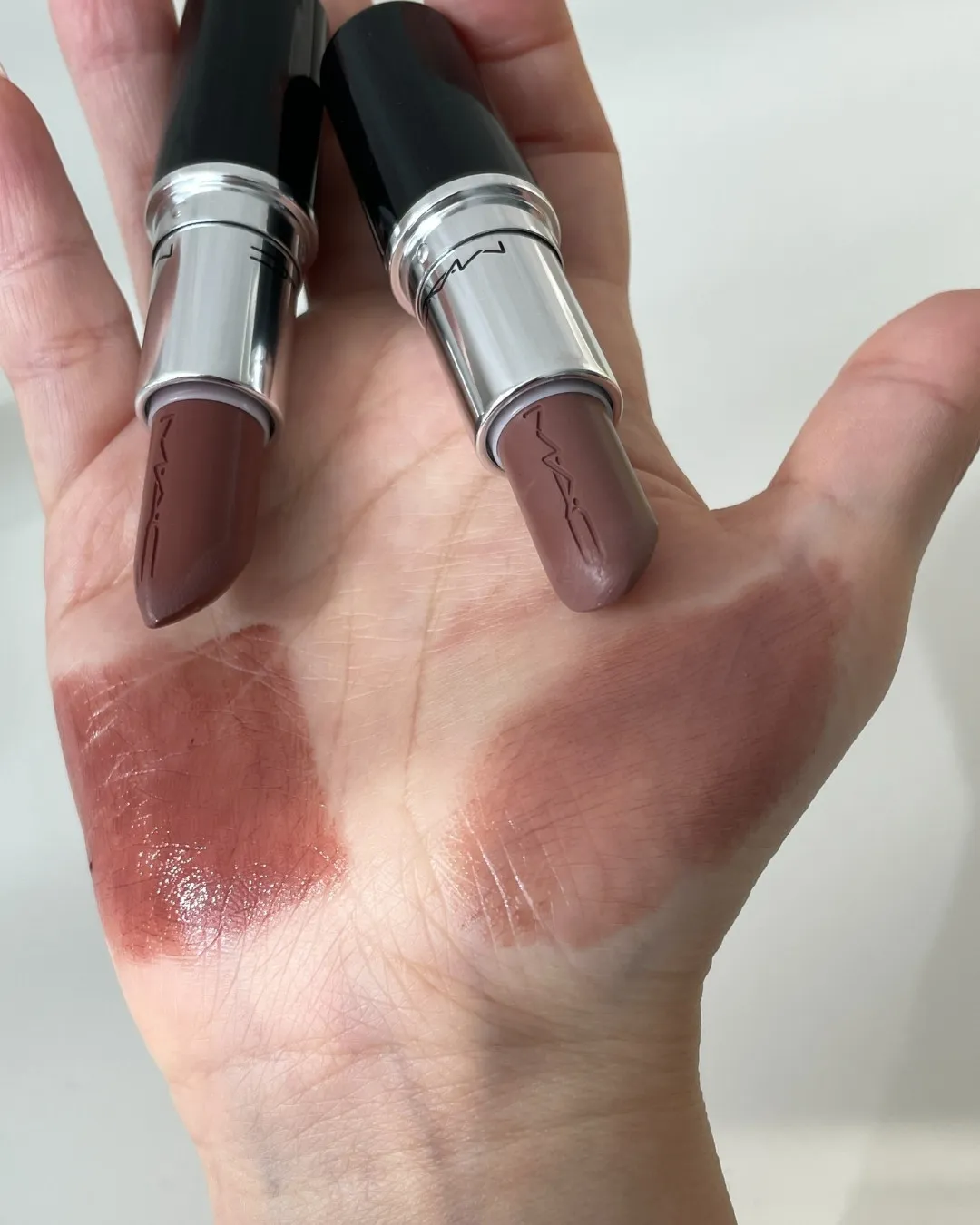 맥 러스터글래스 립스틱 누드 립 컬러 대표 이미지 (MAC Lustreglass Lipstick nude lip color representative image)