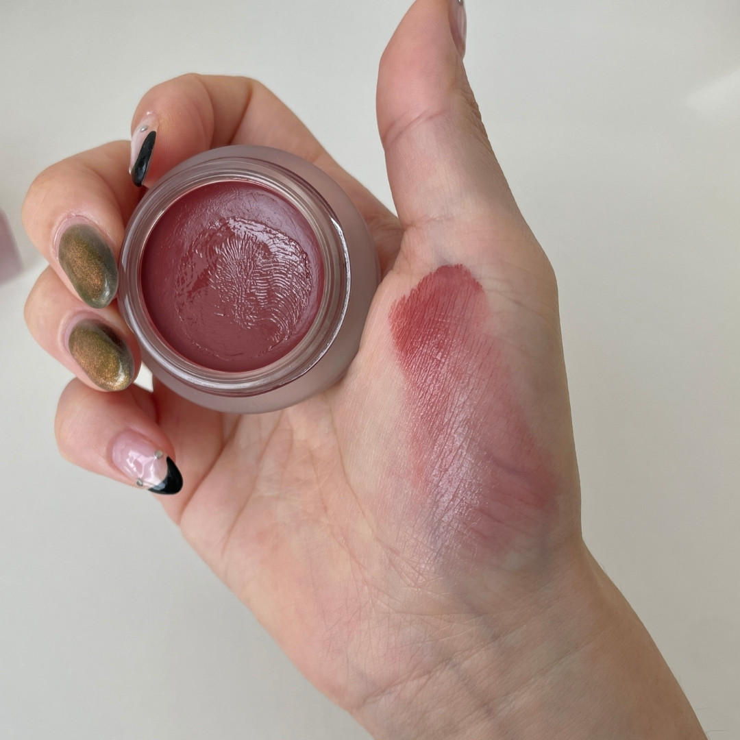 베이지크 플러쉬 립 앤 치크 밤 롱 블랙 실물 발색 (Beigic Flush Lip and Cheek Balm Long Black real swatch)