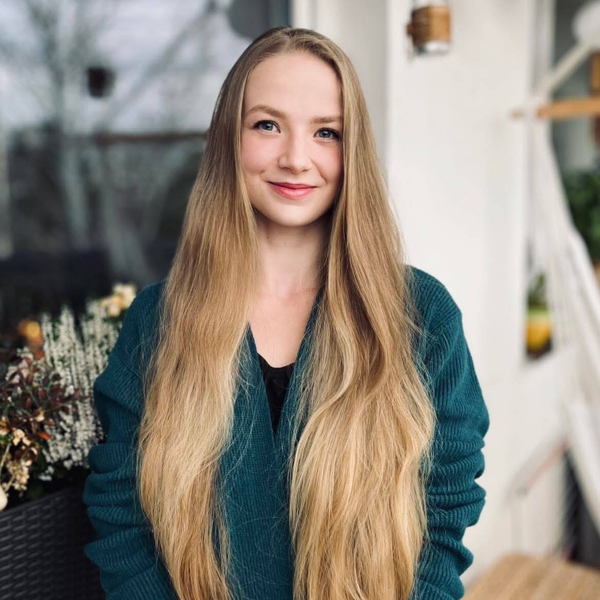 [headshot] image of customer for a directtoconsumer electronics brand