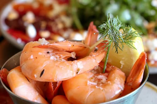 Oceanfront dining with direct views of Zapallar Beach, featuring fresh Chilean seafood on the Pacific coast.