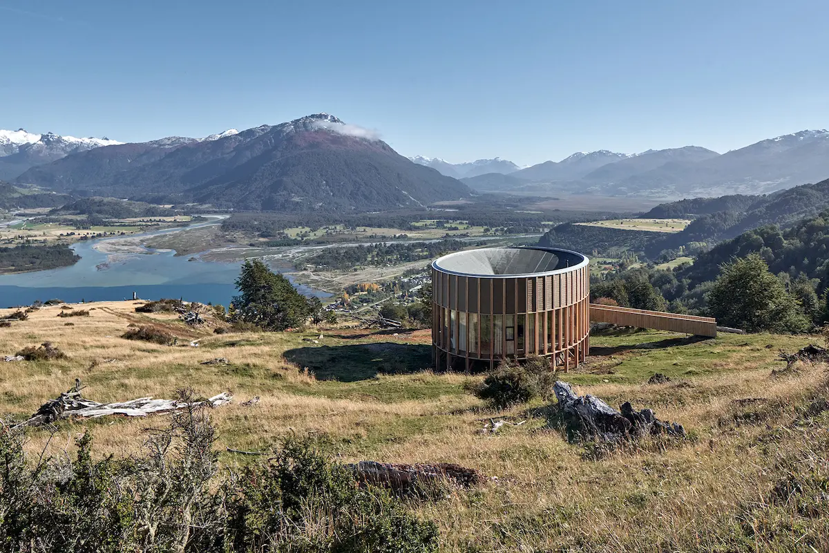 Exterior of Bahia Murta House overlooking Lago General Carrera, private lakefront stay on the Carretera Austral