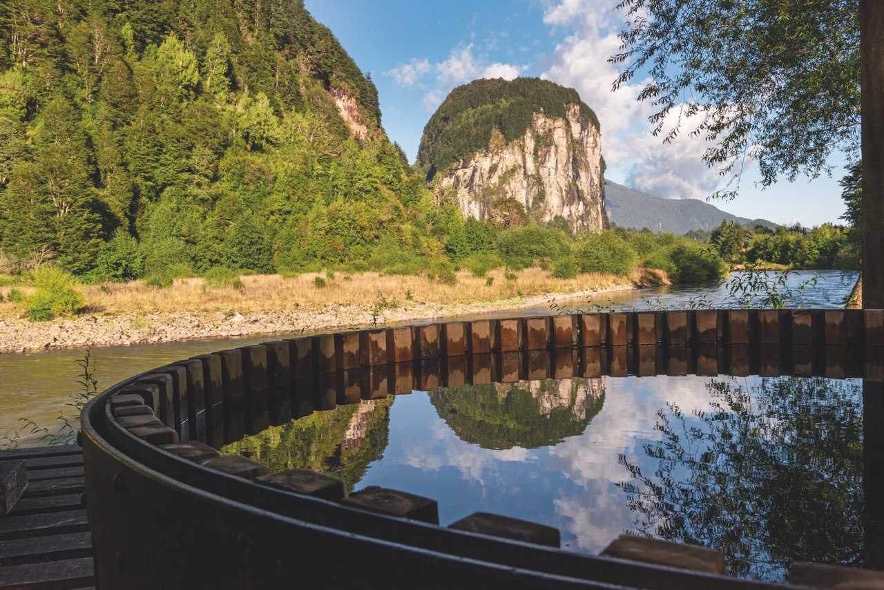 Hot tub on the banks of the Río Simpson along the Carretera Austral, Patagonia