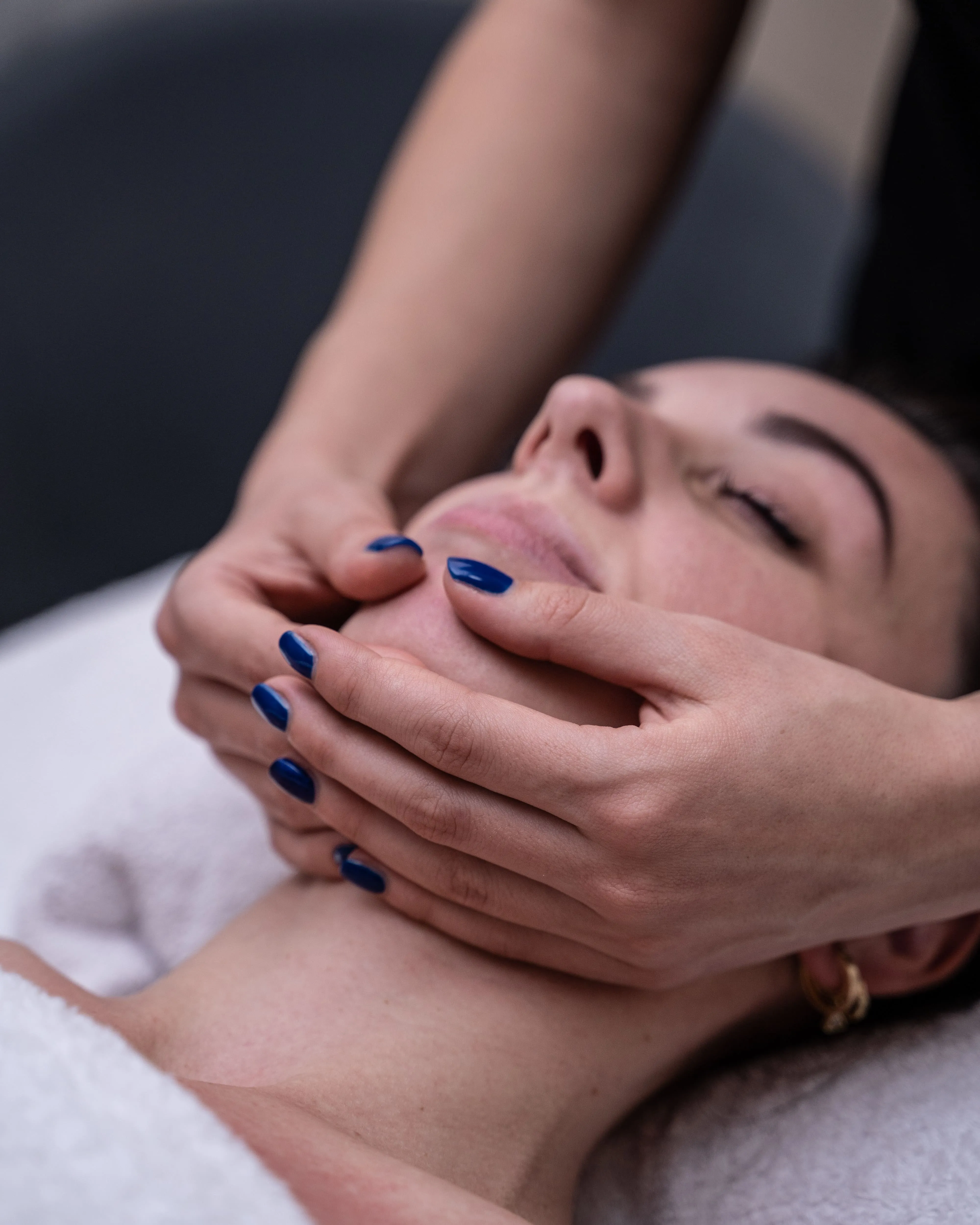 At Runway Massage Studio, we go beyond the ordinary. We’ve created a calming escape in the heart of Belgrade — a space where expert touch, intentional ambiance, and genuine care come together.