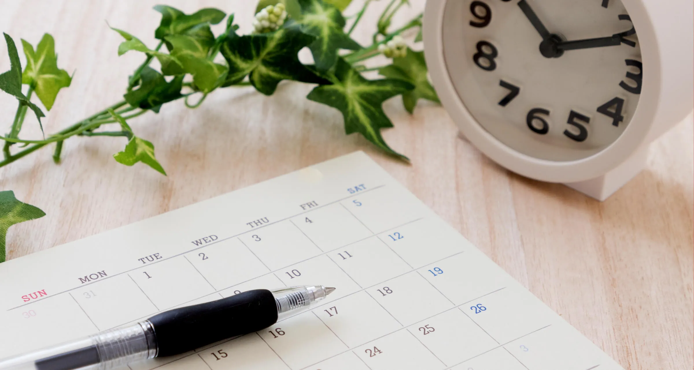 a pen and calendar on a desk
