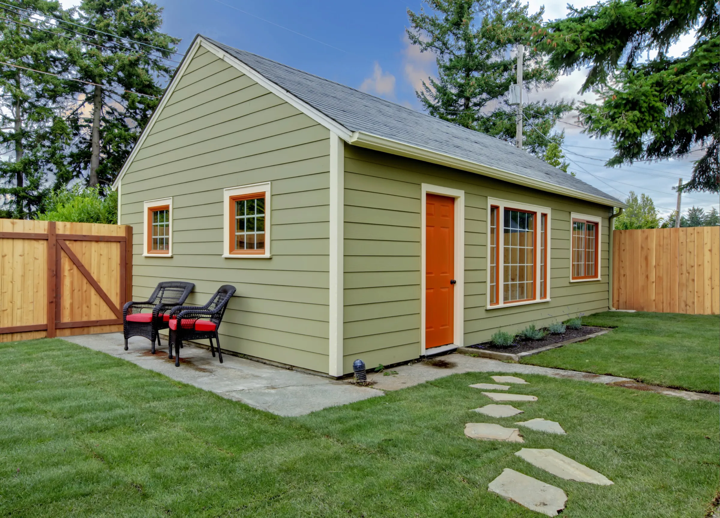 An image of a house with nice green lawn