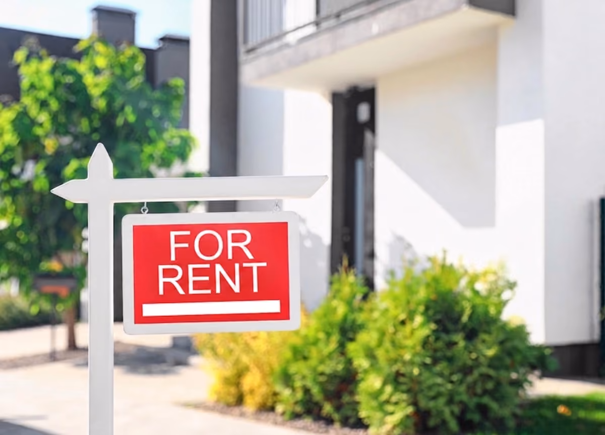 "For rent" sign in front yard