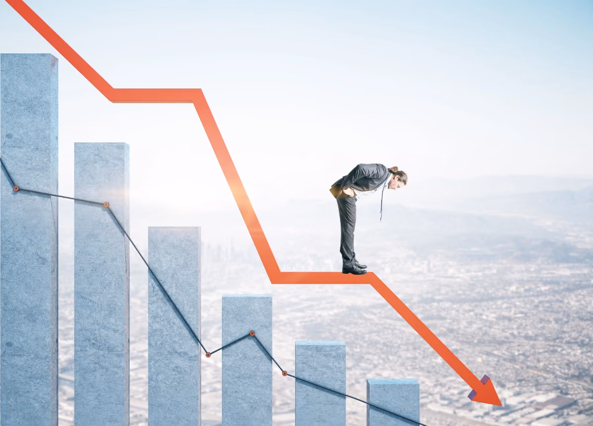 Graph with red arrow trending downward