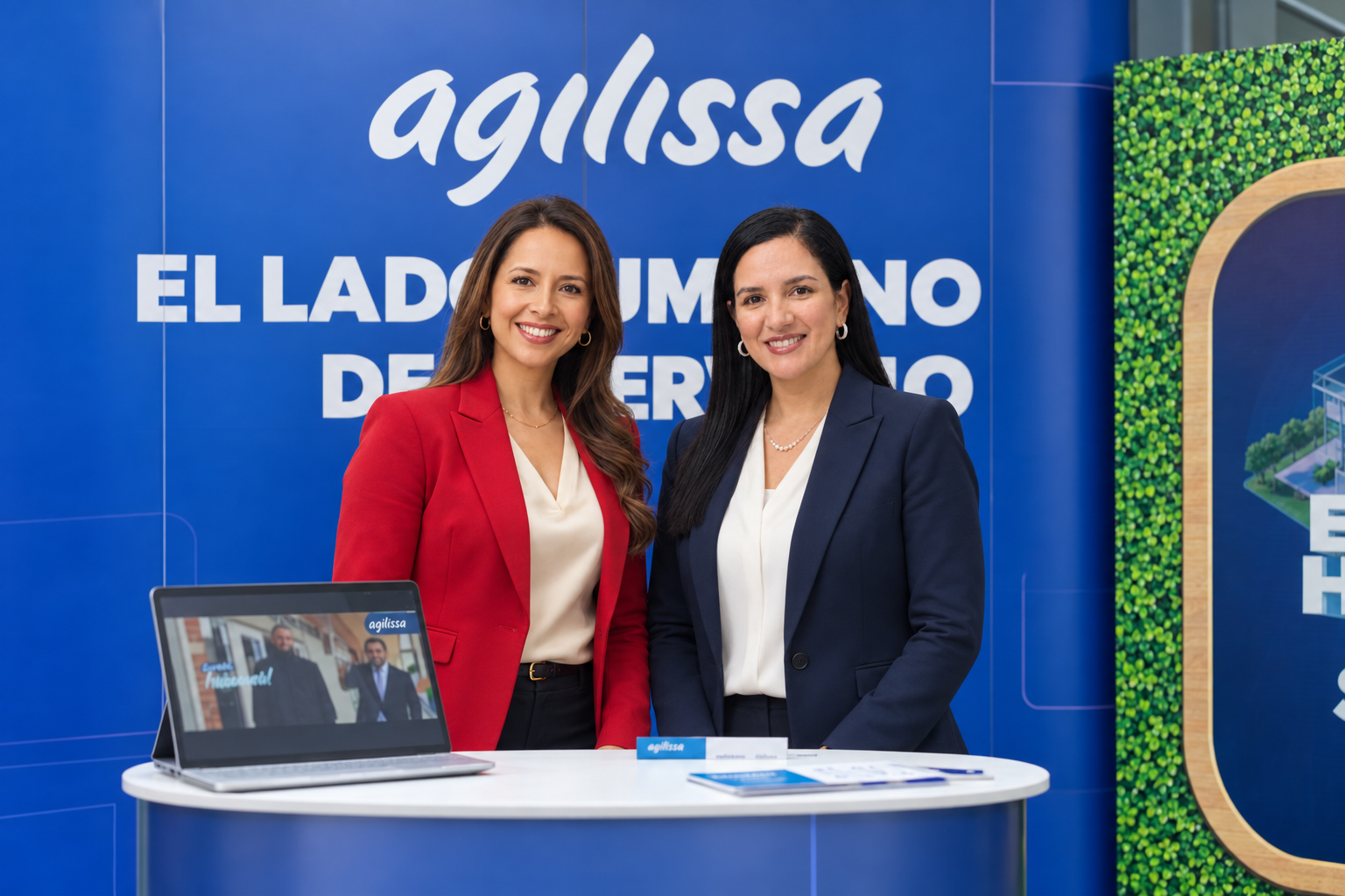 Dos representantes de Agilissa en un estand institucional