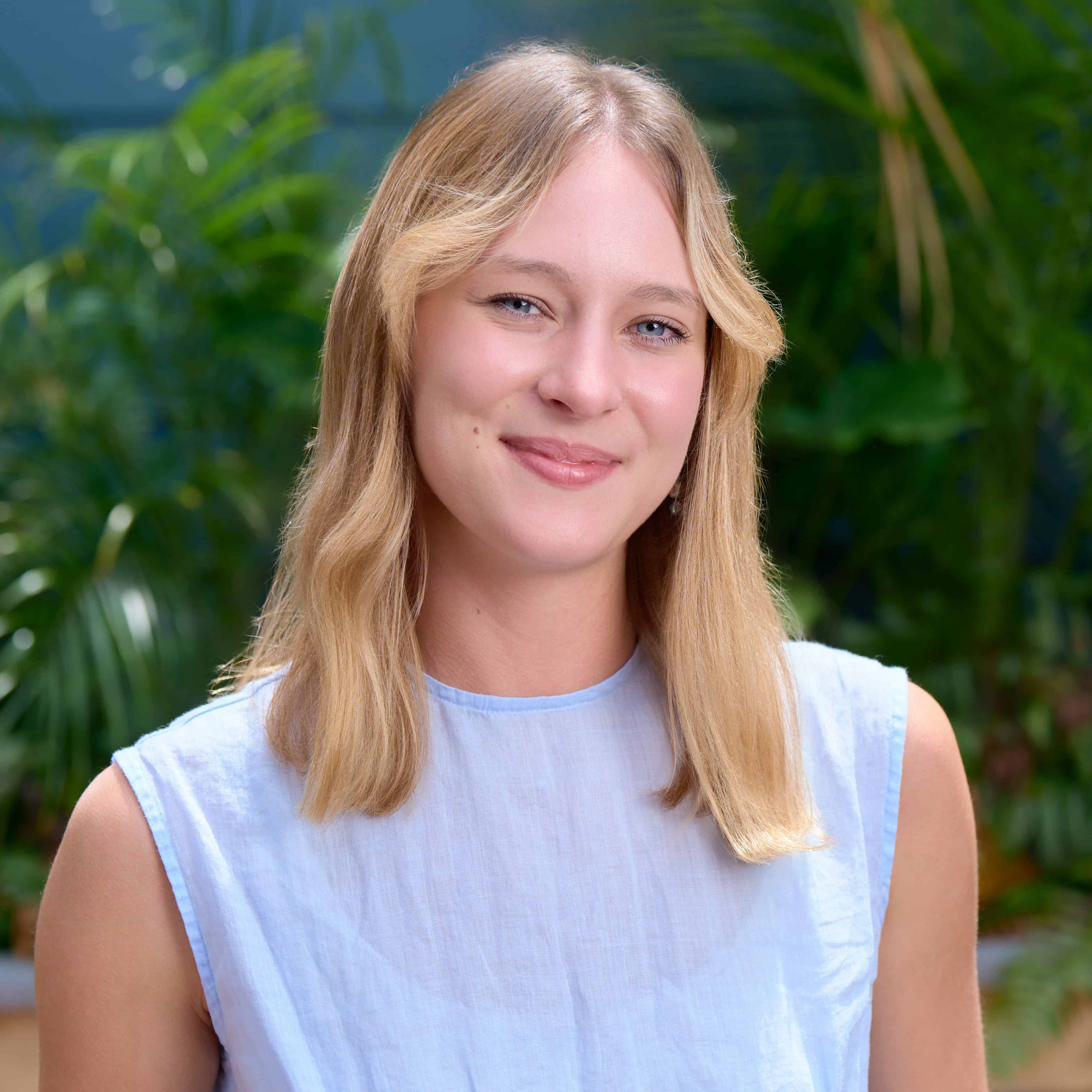 Eleanor Loden Headshot